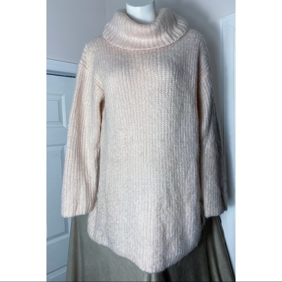 Topshop Premium Light Pink Cream Mohair Turtleneck Long Soft Sweater Size US 10 - Picture 1 of 5